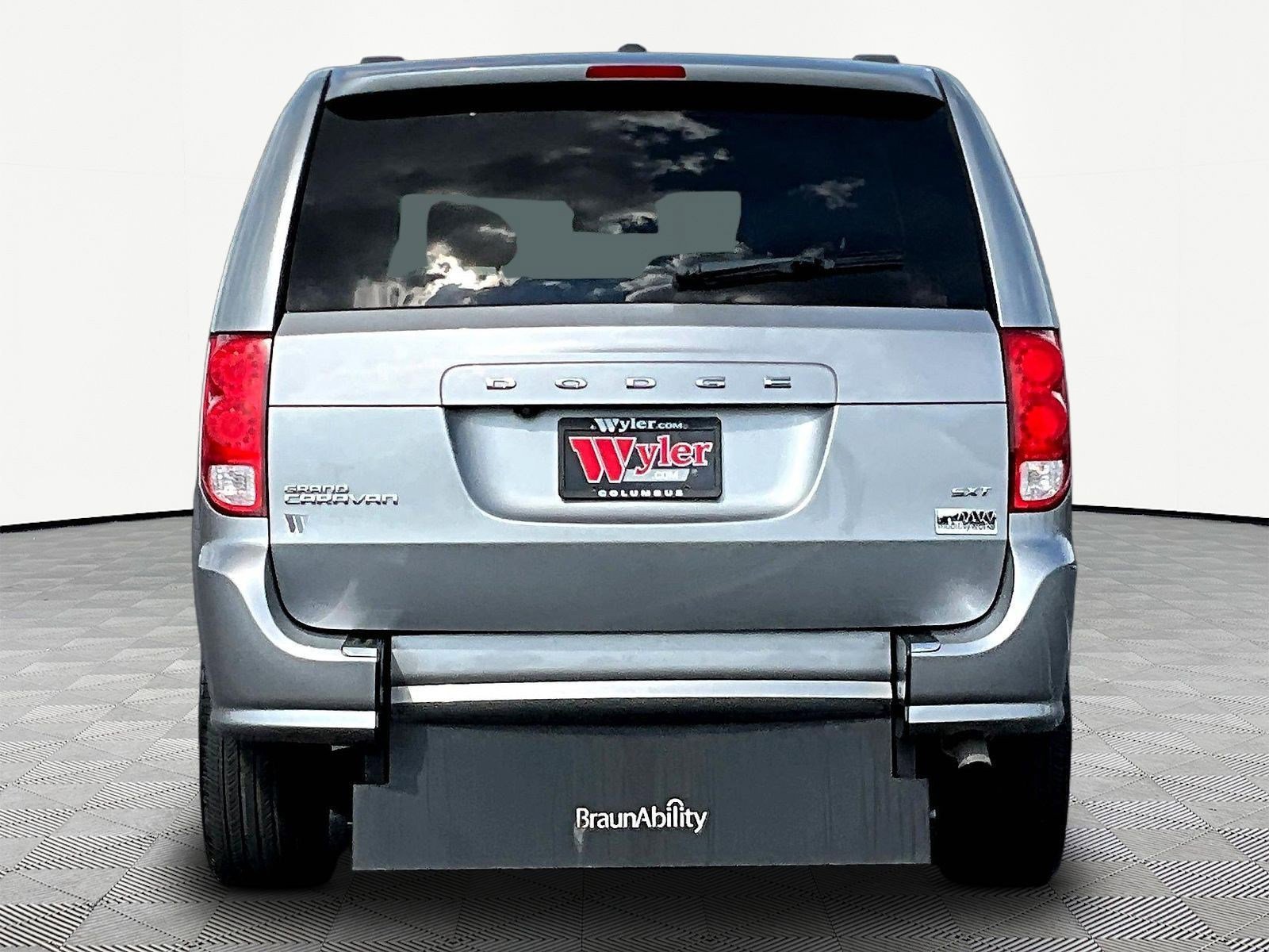 Used 2020 Dodge Grand Caravan SXT FWD image 5