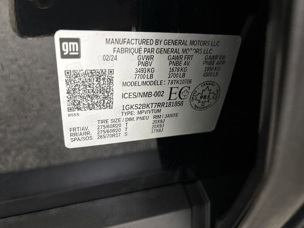 Used 2024 GMC Yukon SLT w/ SLT Luxury Package image 16