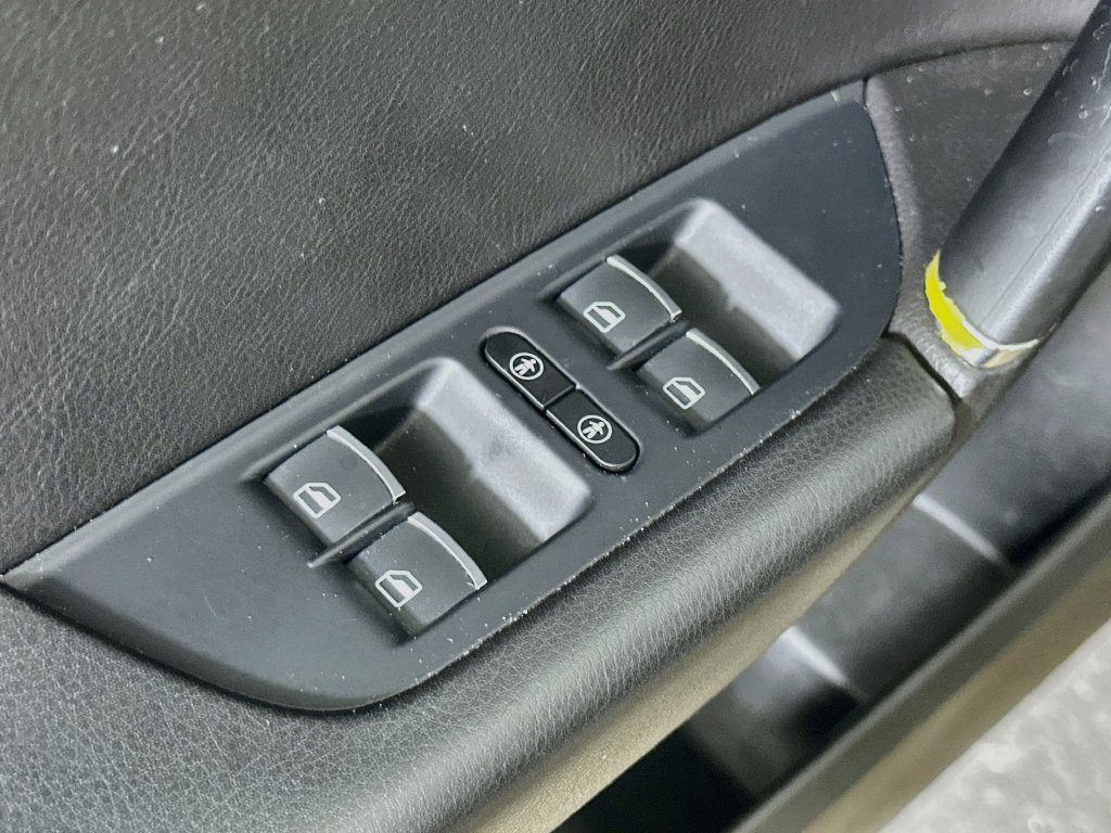 Used 2016 Volkswagen Touareg VR6 AWD/4WD image 21