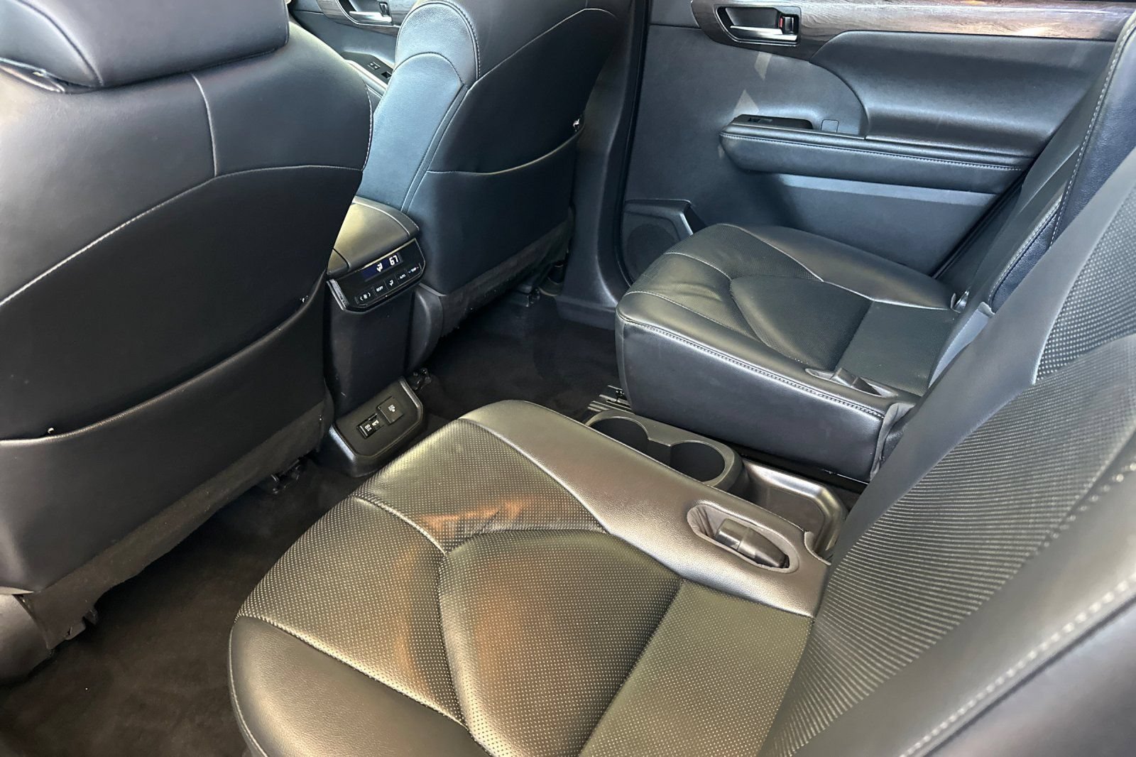 Used 2020 Toyota Highlander Limited FWD image 12