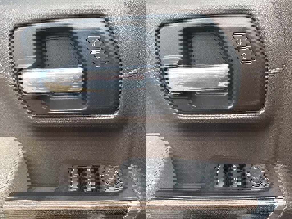 Used 2020 Chevrolet Silverado 1500 LT w/ All-Star Edition image 16