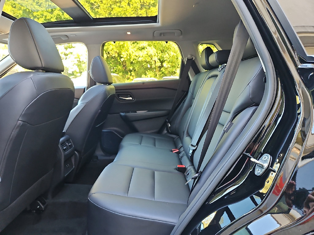 Used 2023 Nissan Rogue SV w/ SV Premium B Package AWD/4WD image 13