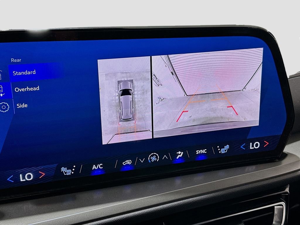 Used 2024 Chevrolet Traverse LT w/ Enhanced Driving Package image 14