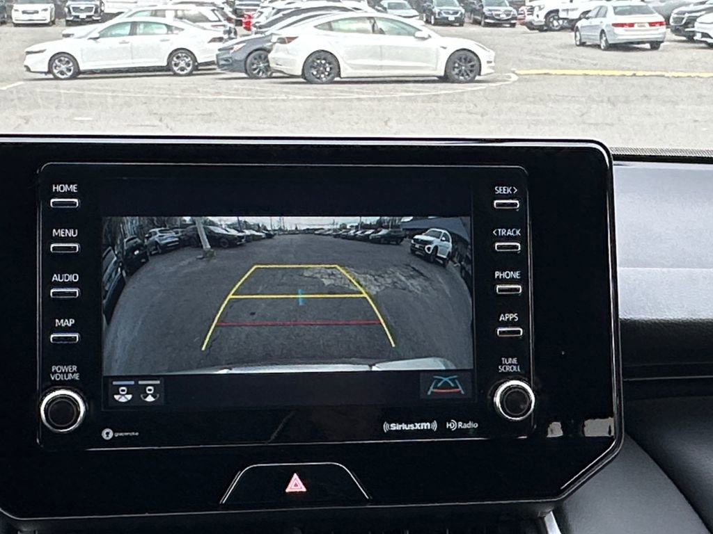 Used 2022 Toyota Venza XLE image 13