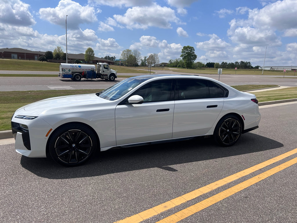 Used 2025 BMW 740i image 7