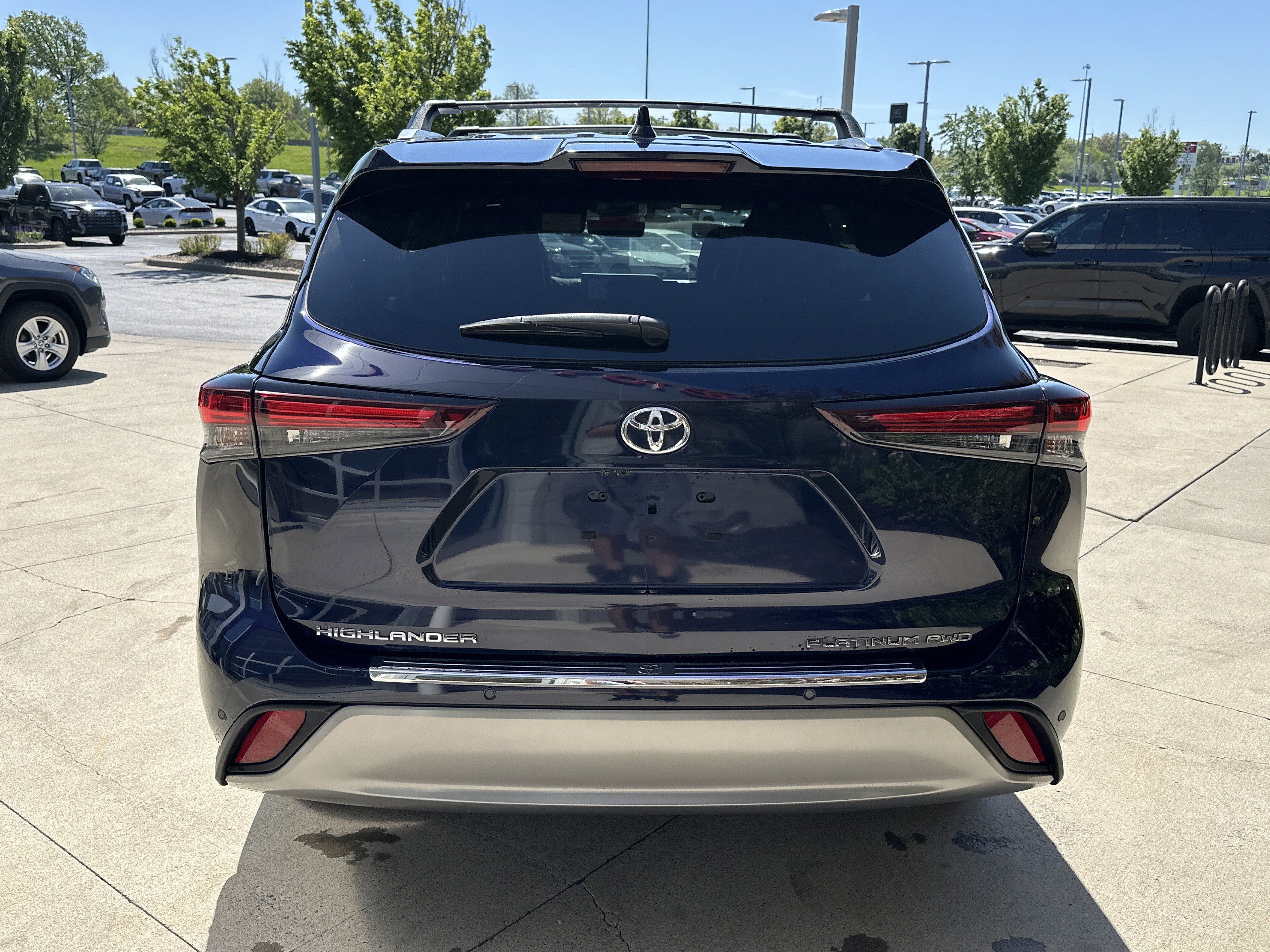 Used 2025 Toyota Highlander Platinum AWD/4WD image 8