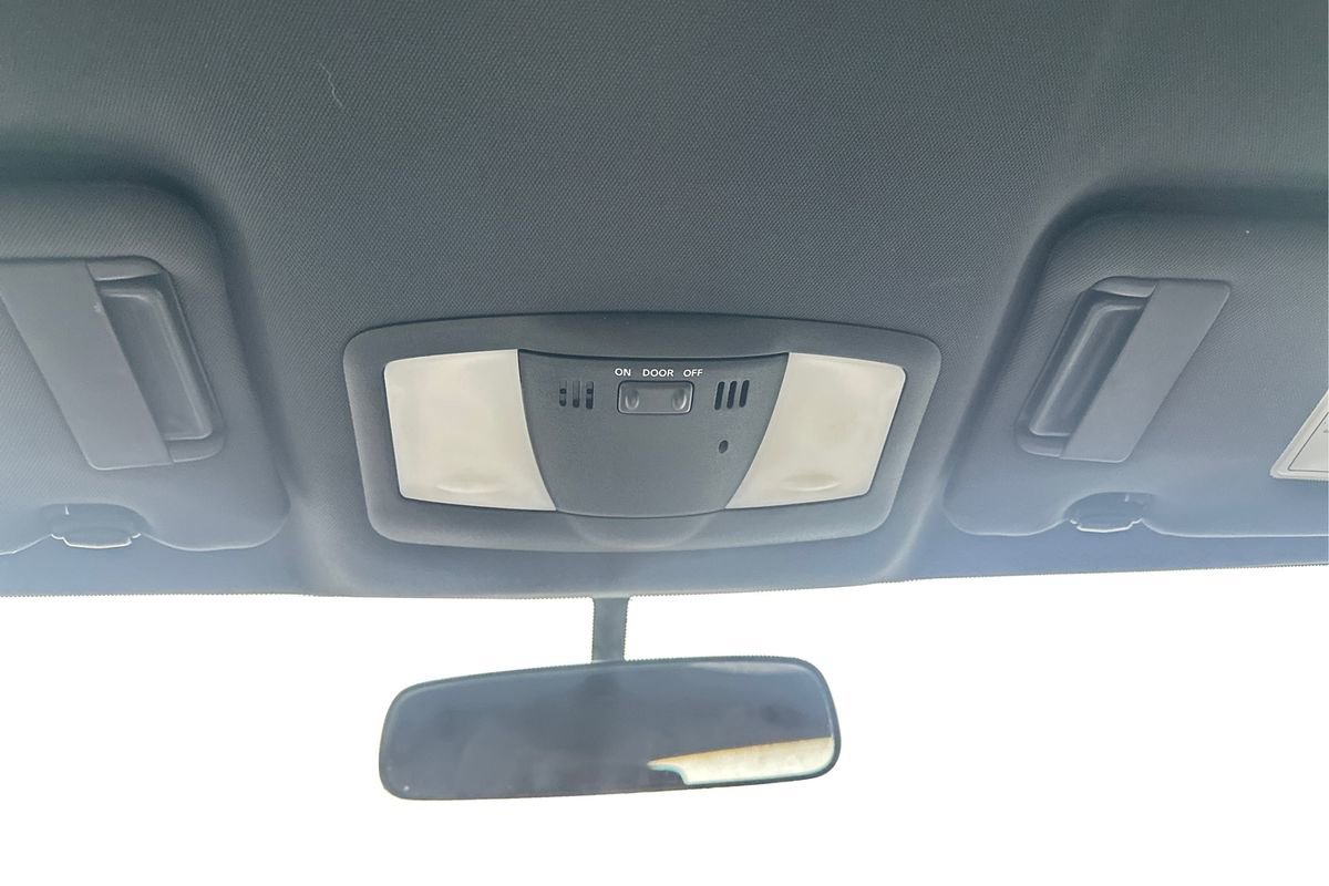 Used 2015 Nissan 370Z Coupe image 13