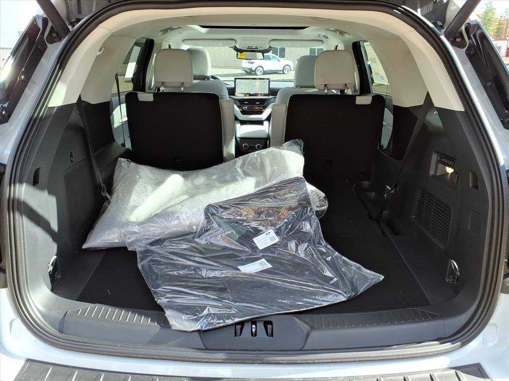 New 2026 Ford Explorer Platinum w/ LUX Leather Package image 13