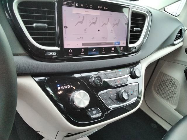 Used 2024 Chrysler Pacifica Touring-L image 31
