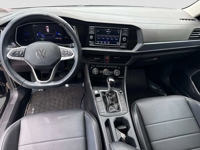 Used 2022 Volkswagen Jetta SE w/ Panoramic Sunroof Package FWD image 16