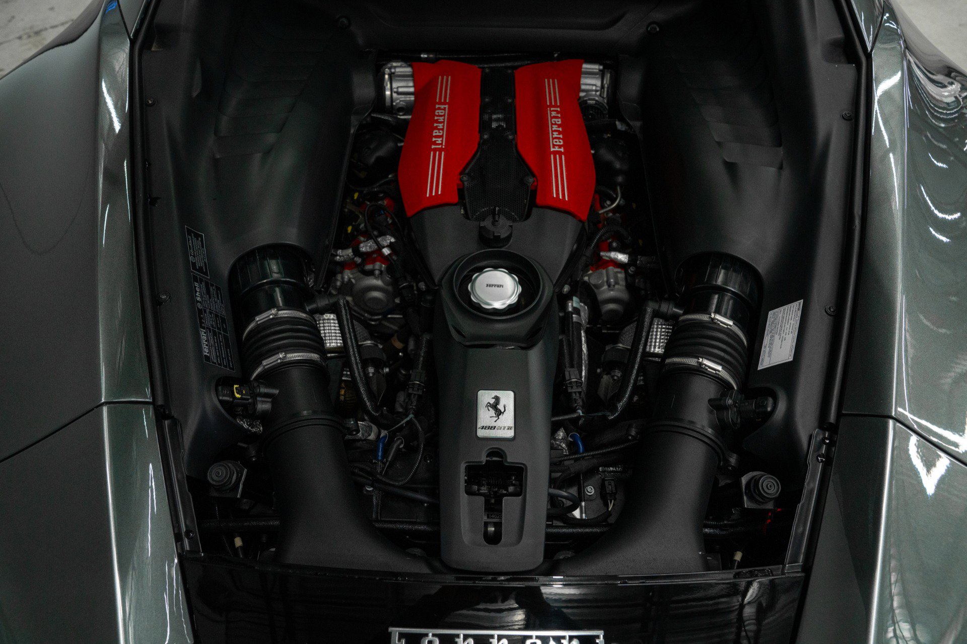 Used 2017 Ferrari 488 GTB RWD image 11