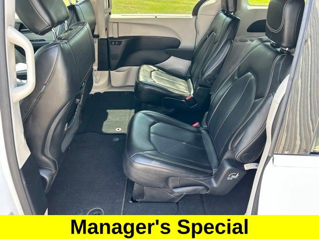 Used 2024 Chrysler Pacifica Touring-L FWD image 38