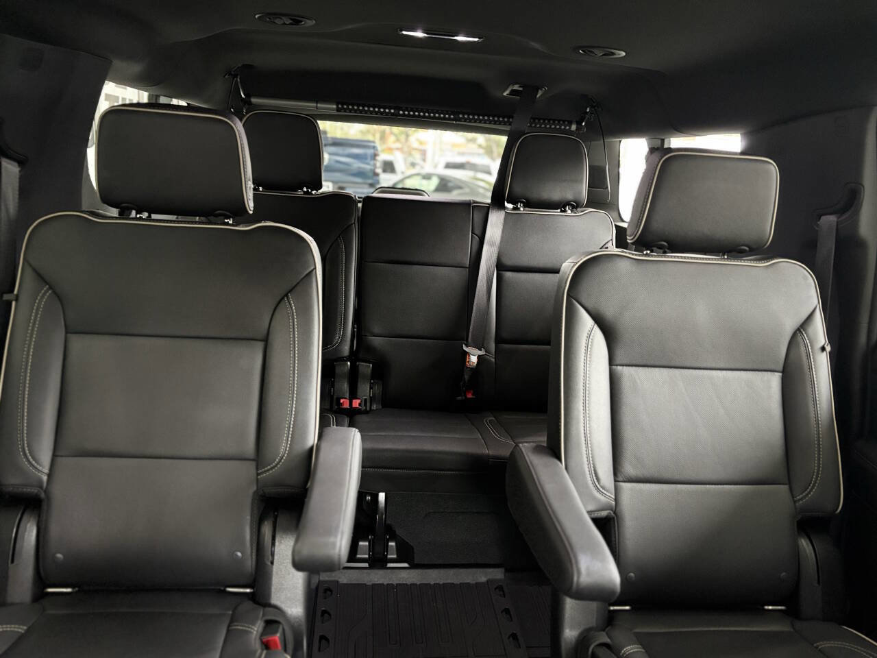 Used 2022 GMC Yukon XL SLT w/ SLT Luxury Package image 28