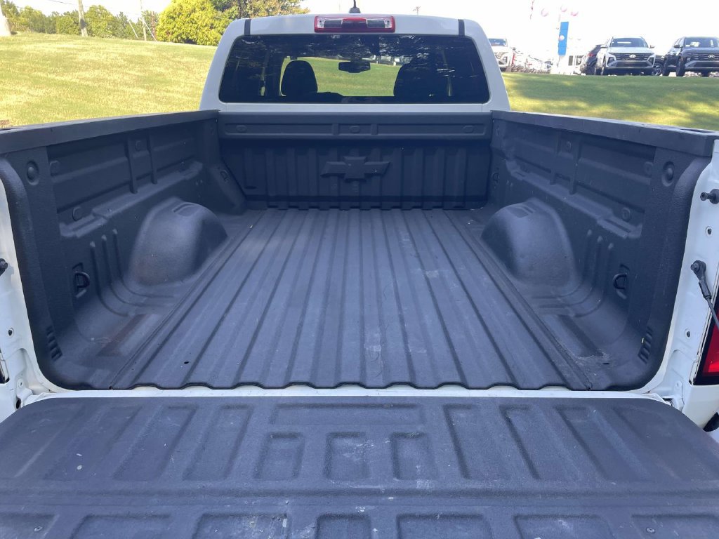 Used 2022 Chevrolet Colorado LT w/ Chrome Appearance Package AWD/4WD image 9