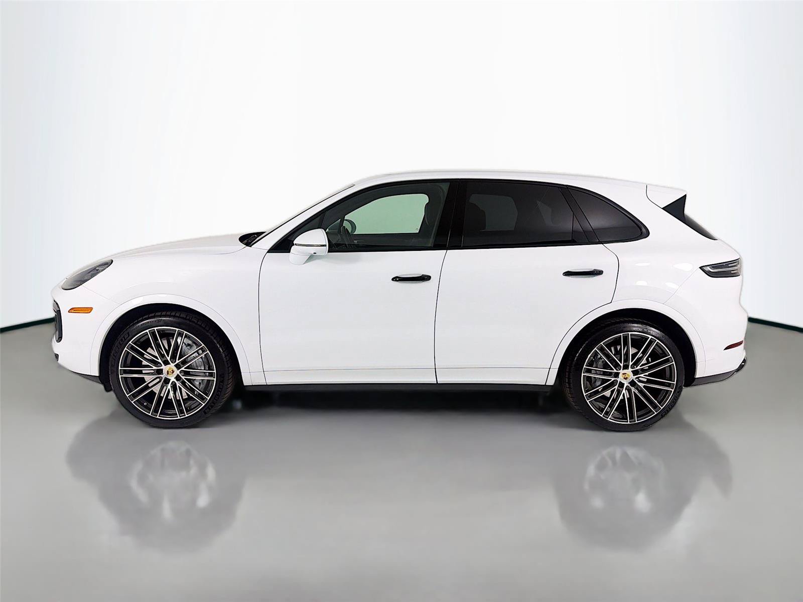 Used 2022 Porsche Cayenne Turbo AWD/4WD image 2