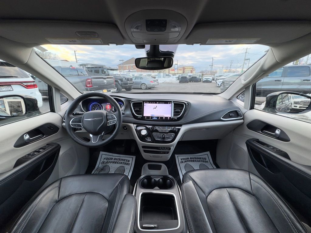 Used 2022 Chrysler Pacifica Touring-L image 10