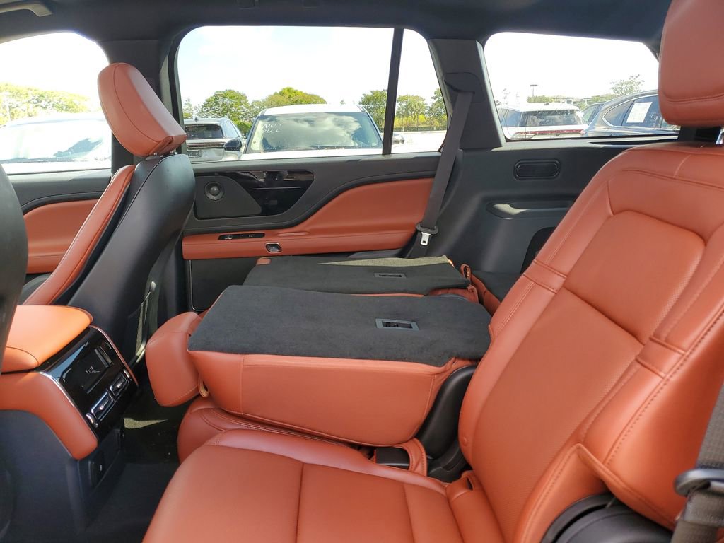 New 2025 Lincoln Aviator Reserve RWD image 11