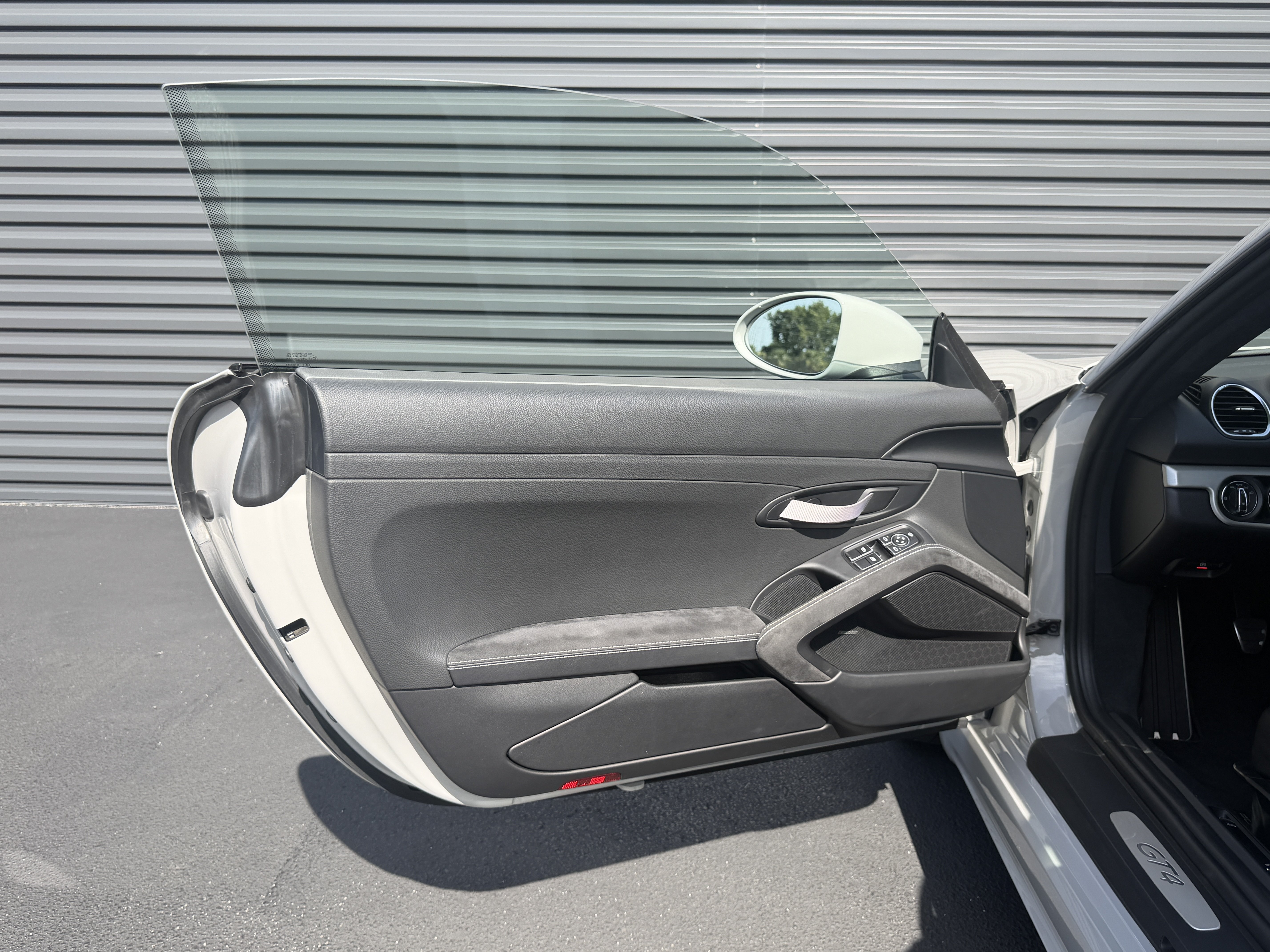 Certified 2020 Porsche 718 Cayman GT4 RWD image 18