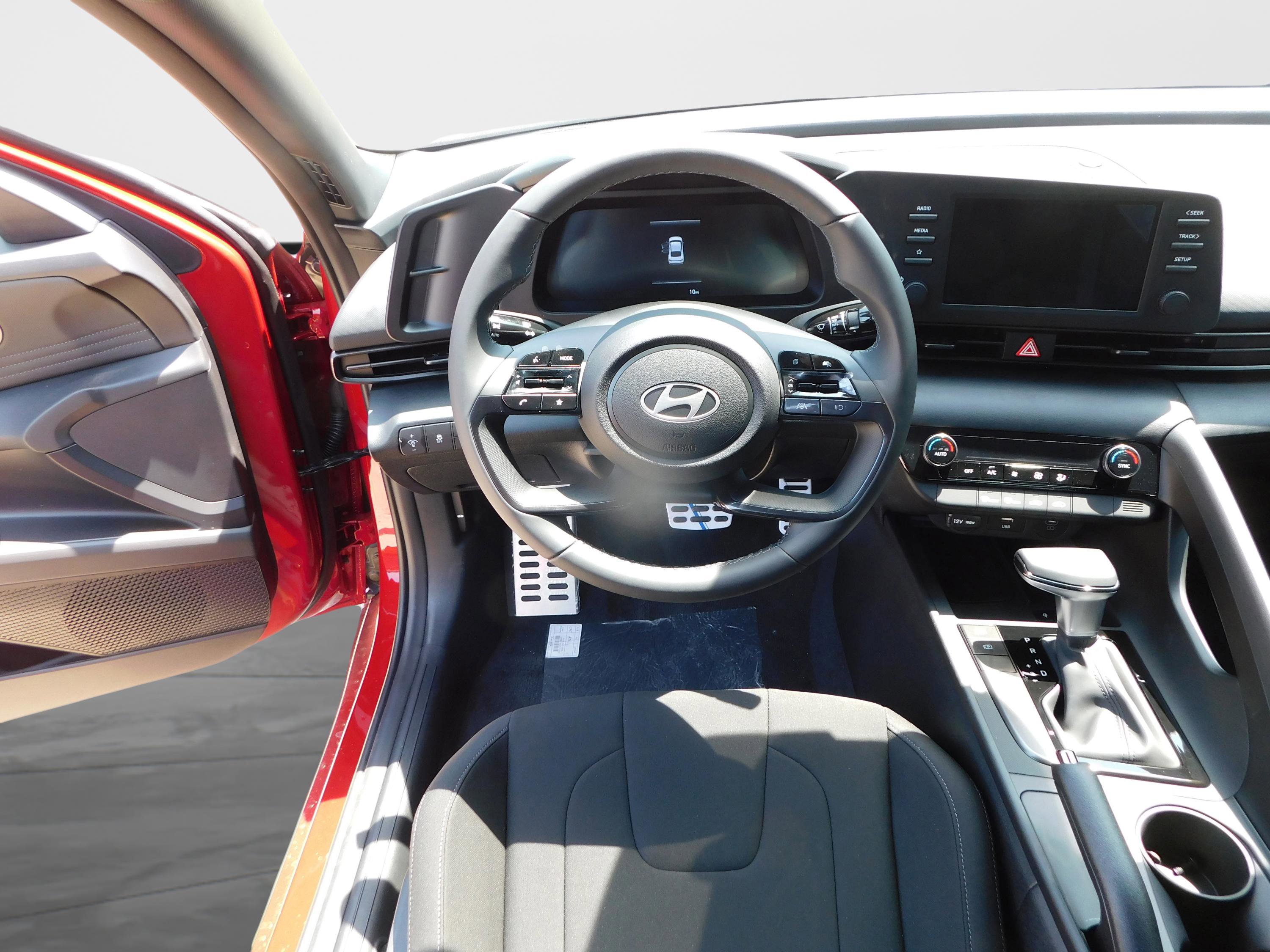 Certified 2025 Hyundai Elantra Sport image 14