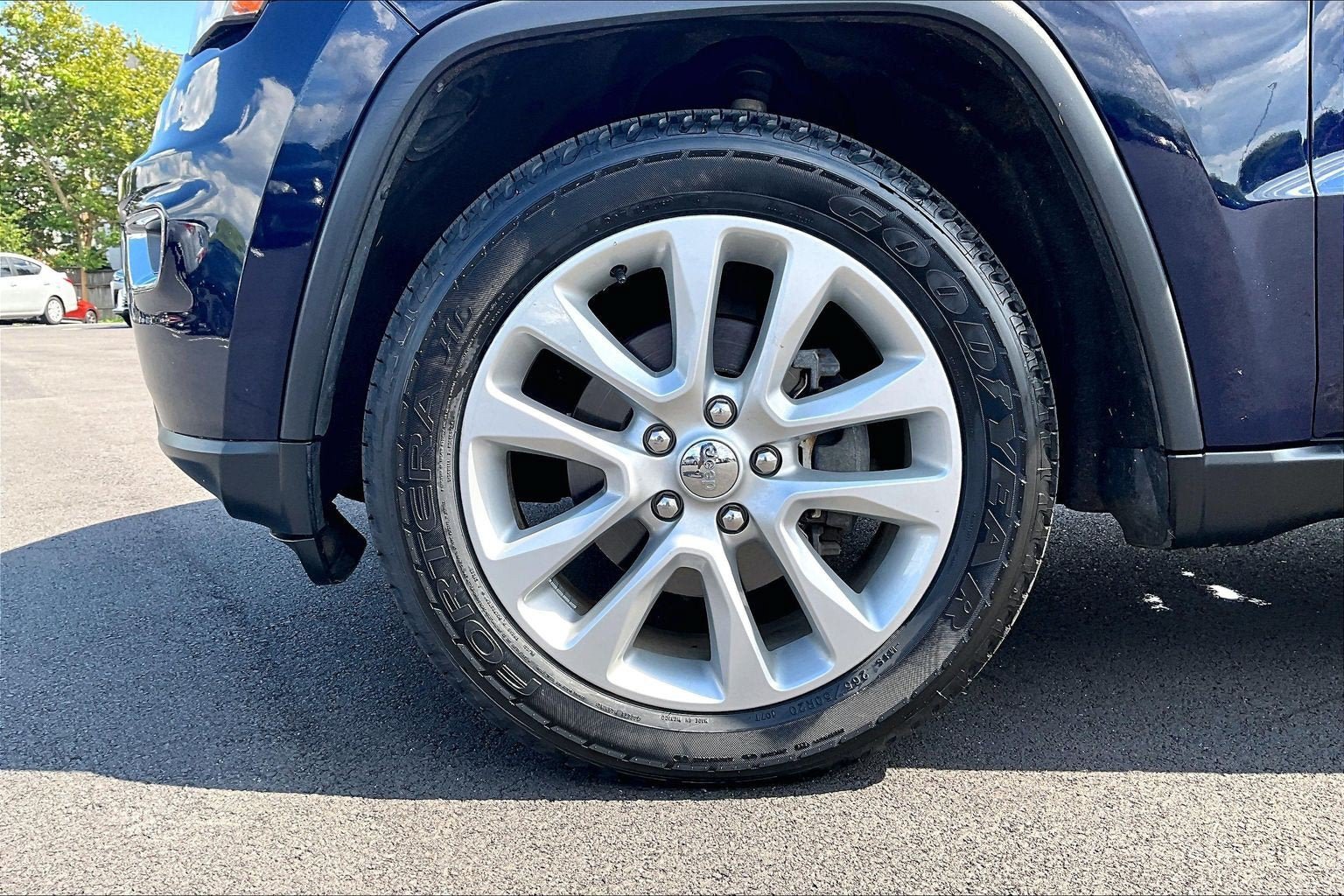 Used 2017 Jeep Grand Cherokee Limited AWD/4WD image 9