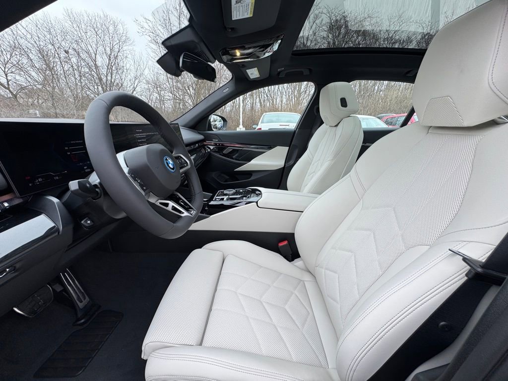 New 2026 BMW 550e xDrive w/ Premium Package image 17