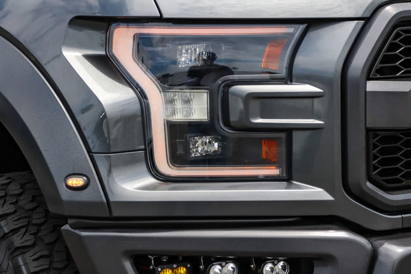 Used 2019 Ford F150 Raptor w/ Equipment Group 802A Luxury AWD/4WD image 4