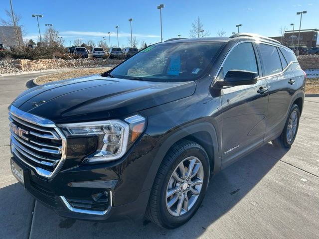 Used 2024 GMC Terrain SLT image 3