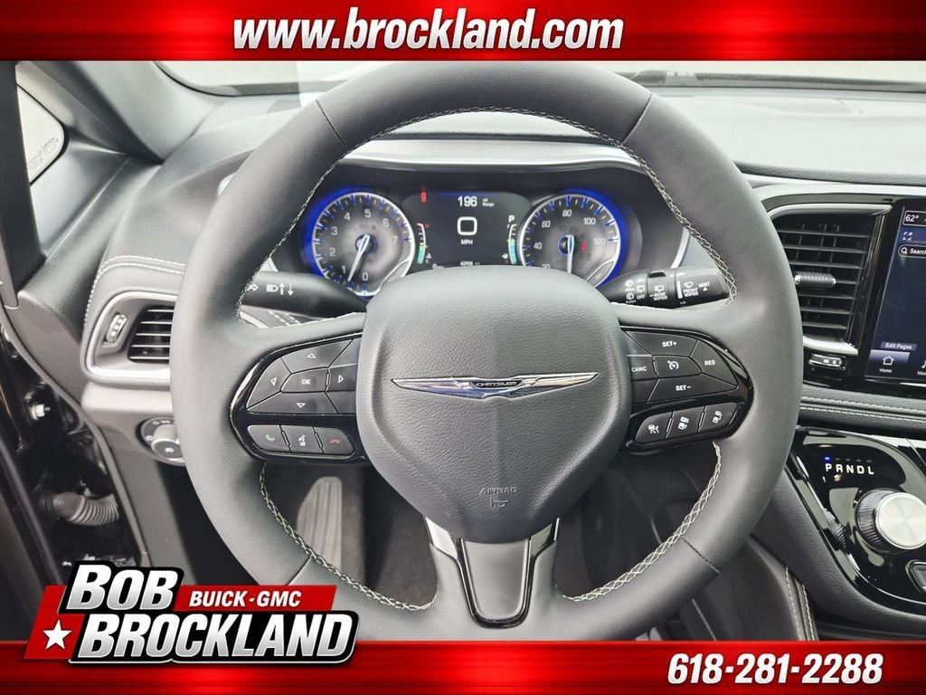 Used 2025 Chrysler Pacifica Limited FWD image 21
