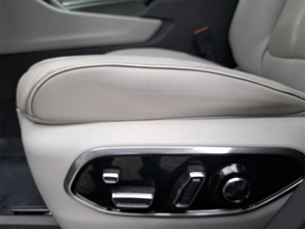 Used 2022 Jeep Grand Cherokee L Overland w/ Luxury Tech Group IV image 31