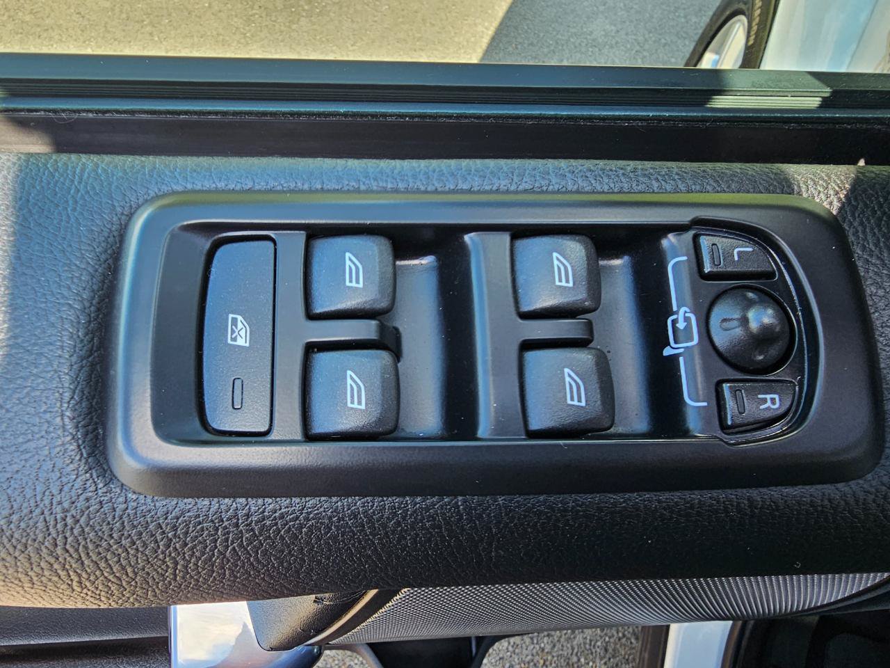 Used 2013 Land Rover LR4 HSE LUX AWD/4WD image 32