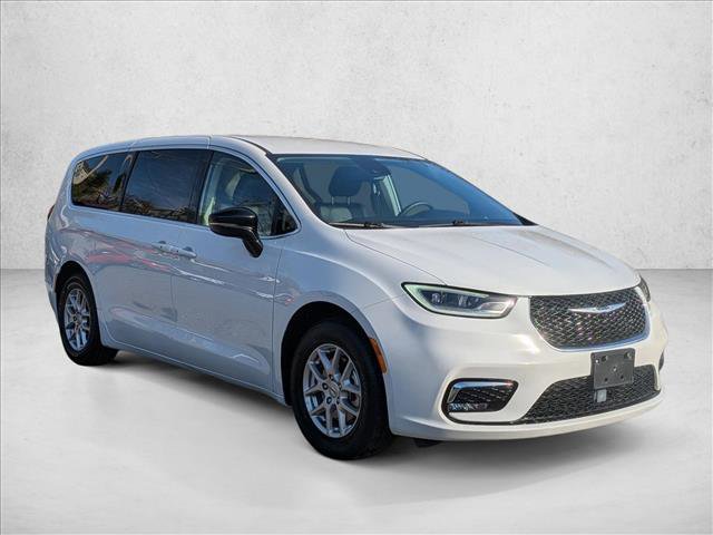 Used 2024 Chrysler Pacifica Touring-L FWD video 3