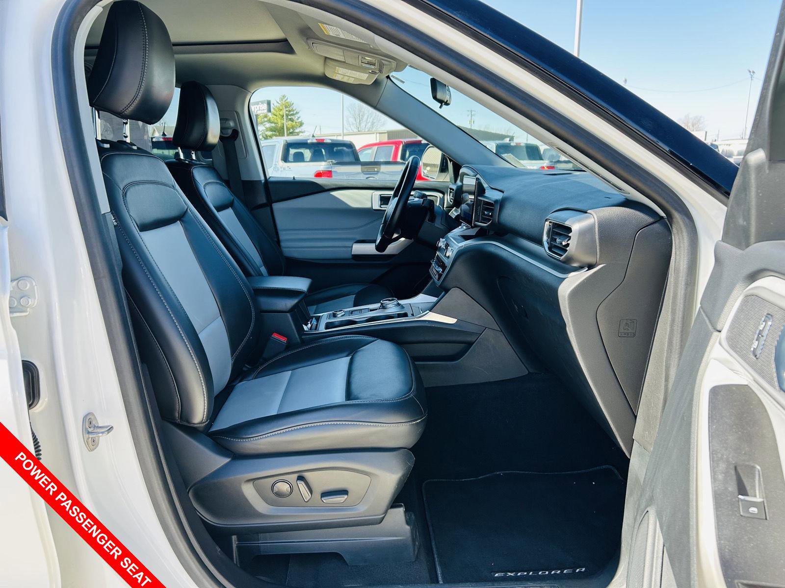 Used 2022 Ford Explorer XLT w/ Equipment Group 202A AWD/4WD image 34