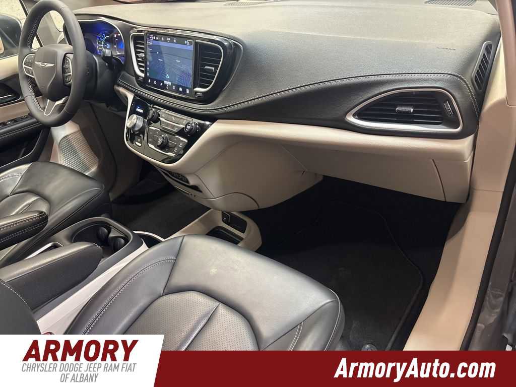 Used 2023 Chrysler Pacifica Touring-L w/ Uconnect Theater Family Group image 40