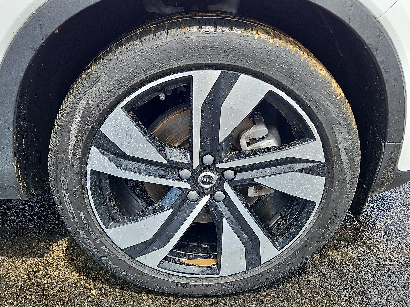 Certified 2024 Volvo XC40 B5 Ultimate w/ Climate Package AWD/4WD image 8