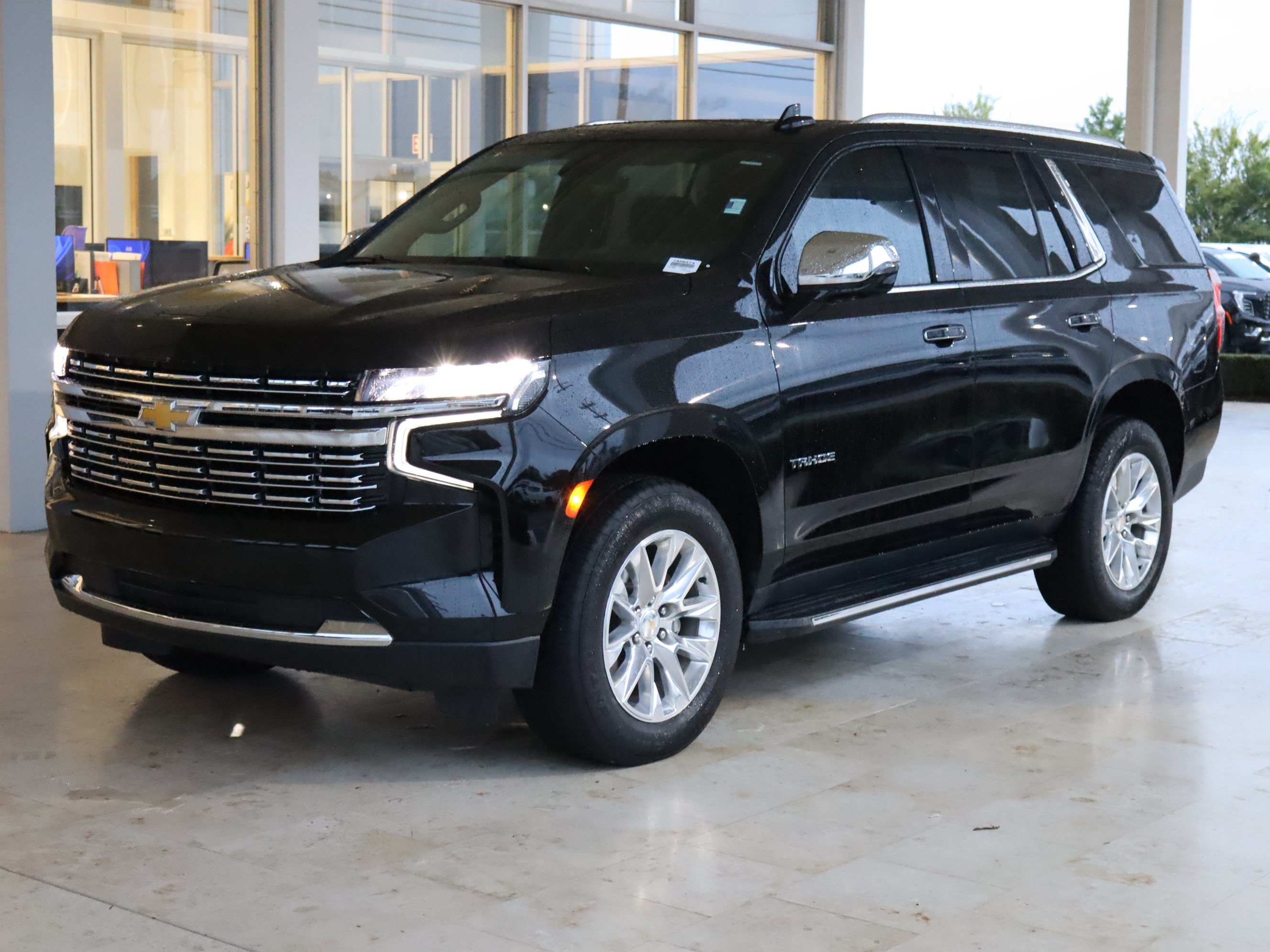 Used 2024 Chevrolet Tahoe Premier AWD/4WD image 5
