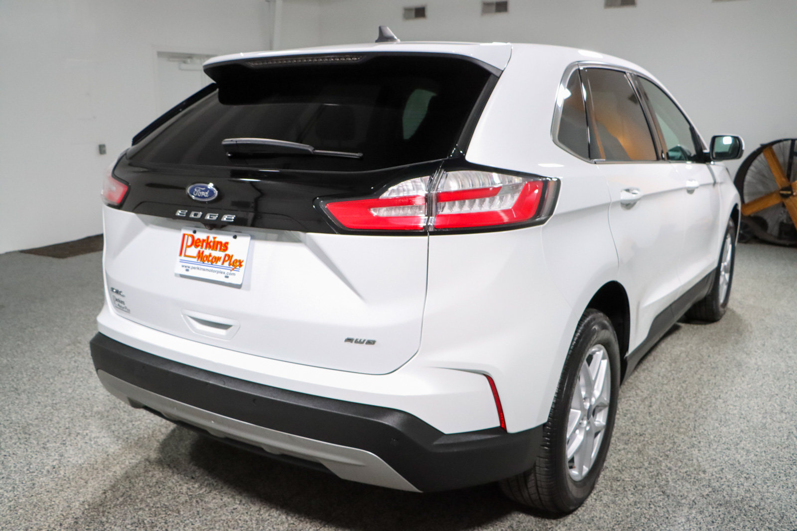 Used 2023 Ford Edge SEL AWD/4WD image 7