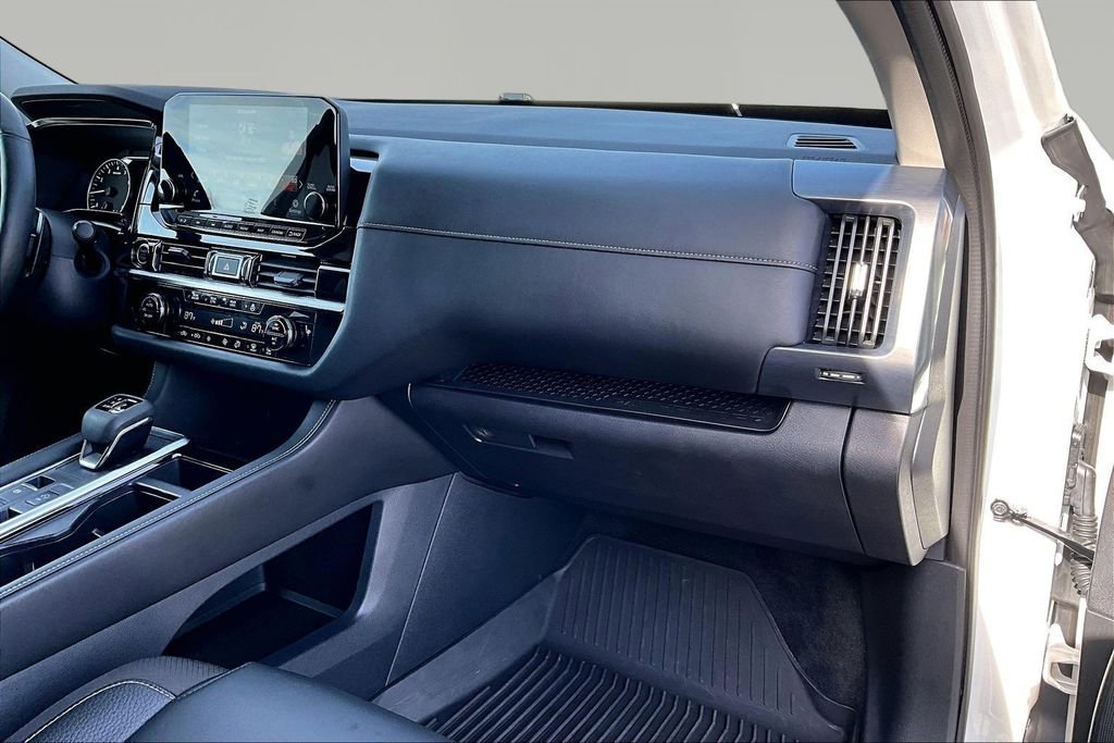 Used 2024 Nissan Pathfinder SL FWD image 17