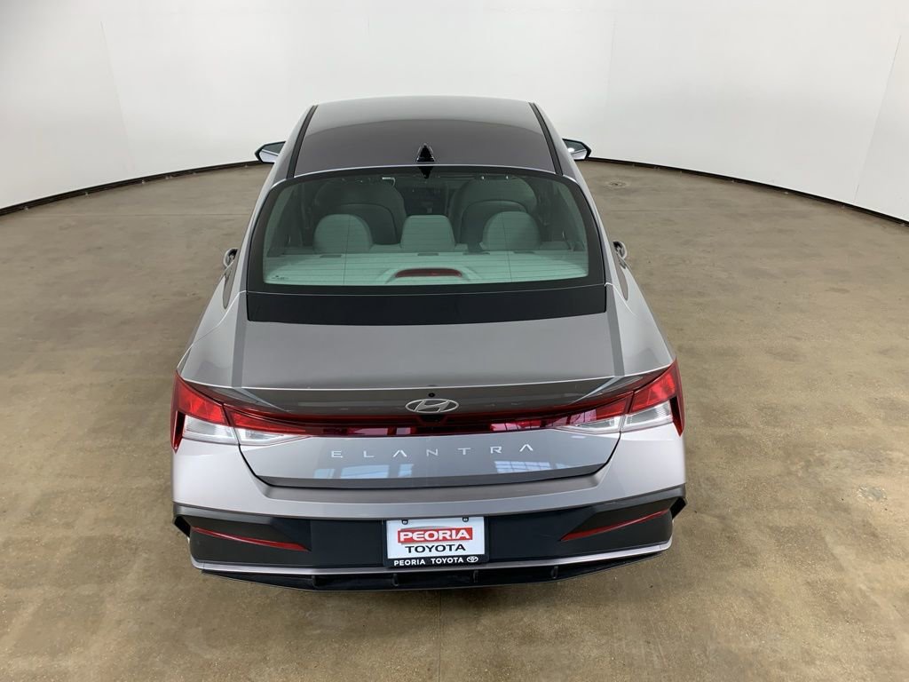 Used 2024 Hyundai Elantra SEL image 11