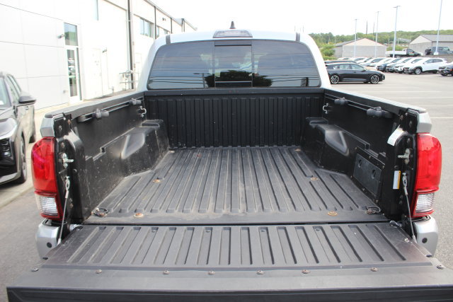 Used 2021 Toyota Tacoma SR5 AWD/4WD image 23