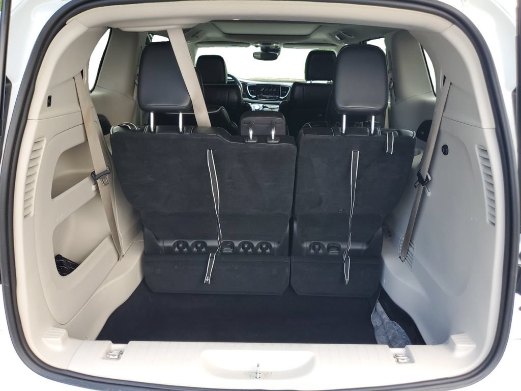 Used 2023 Chrysler Pacifica Limited FWD image 23