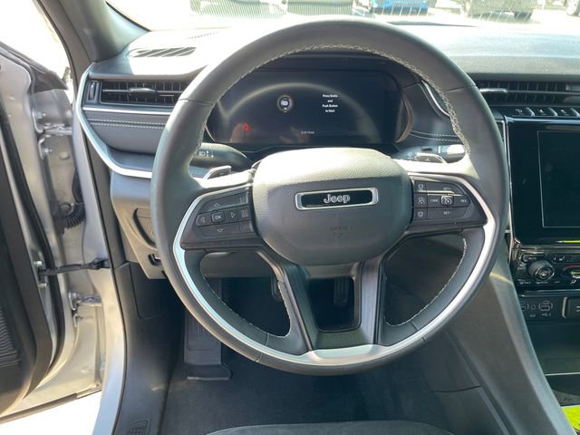 Used 2025 Jeep Grand Cherokee Altitude AWD/4WD image 14