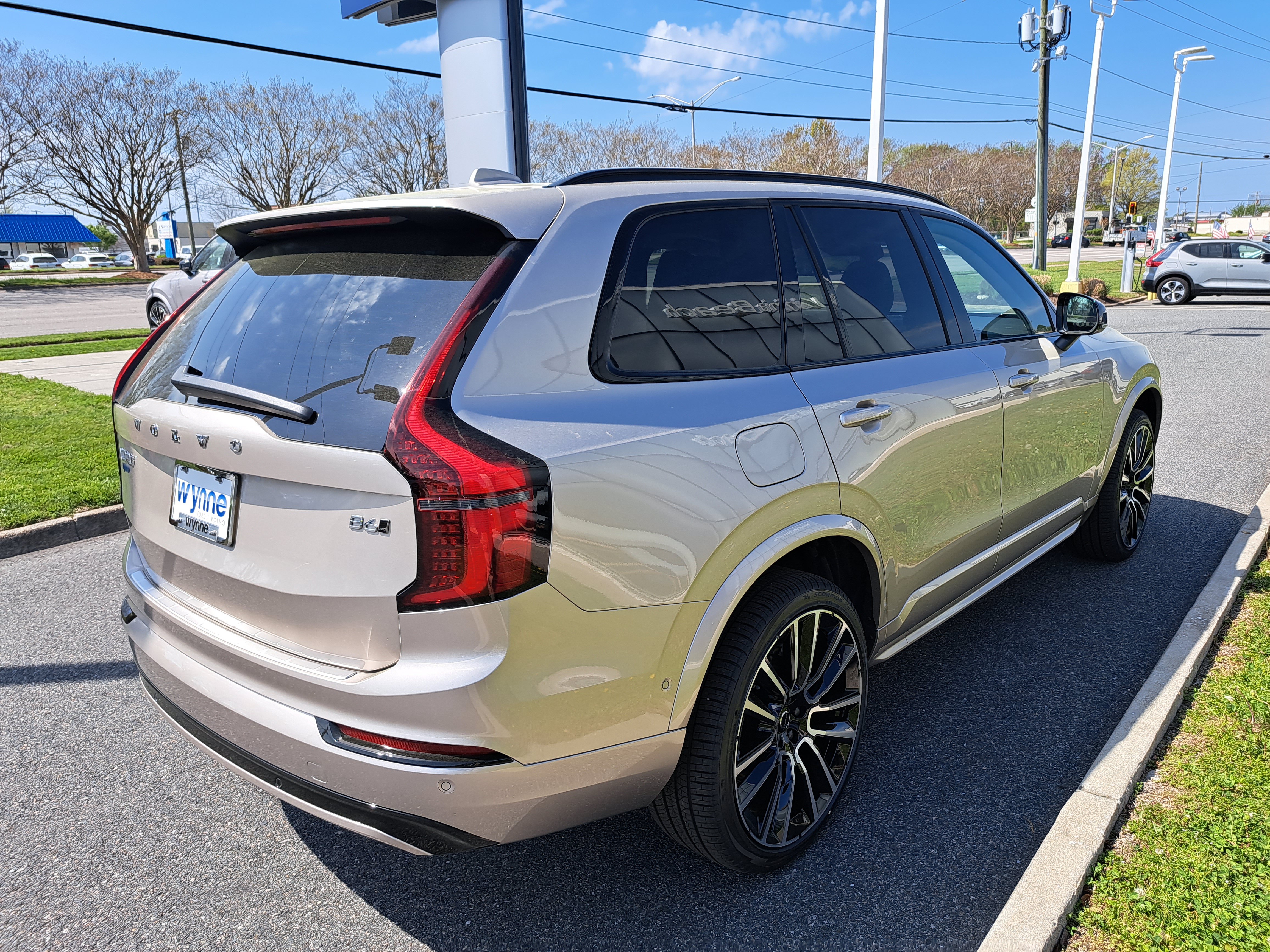 New 2026 Volvo XC90 B6 Ultra w/ Lounge Package AWD/4WD image 3
