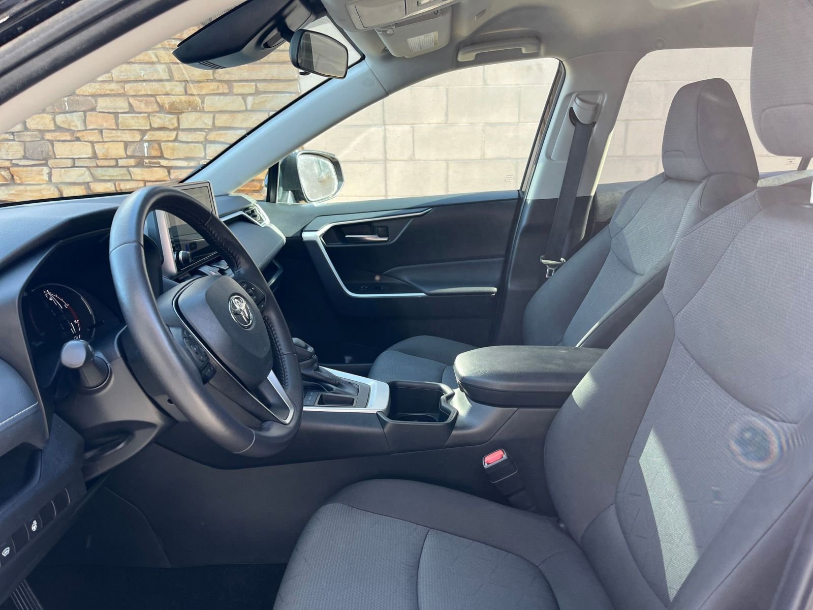 Used 2025 Toyota RAV4 XLE image 27