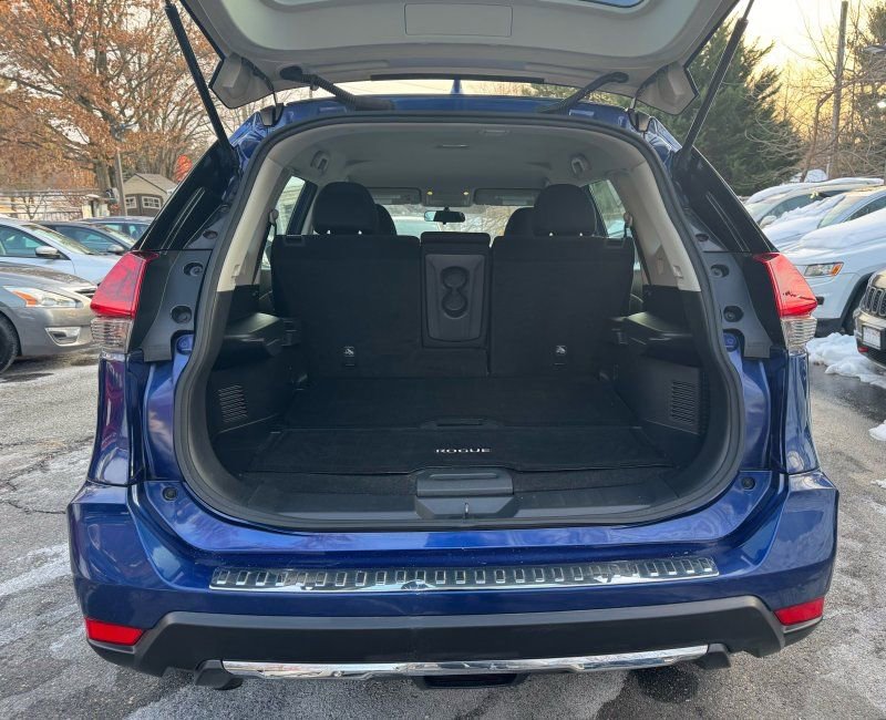 Used 2018 Nissan Rogue S image 17