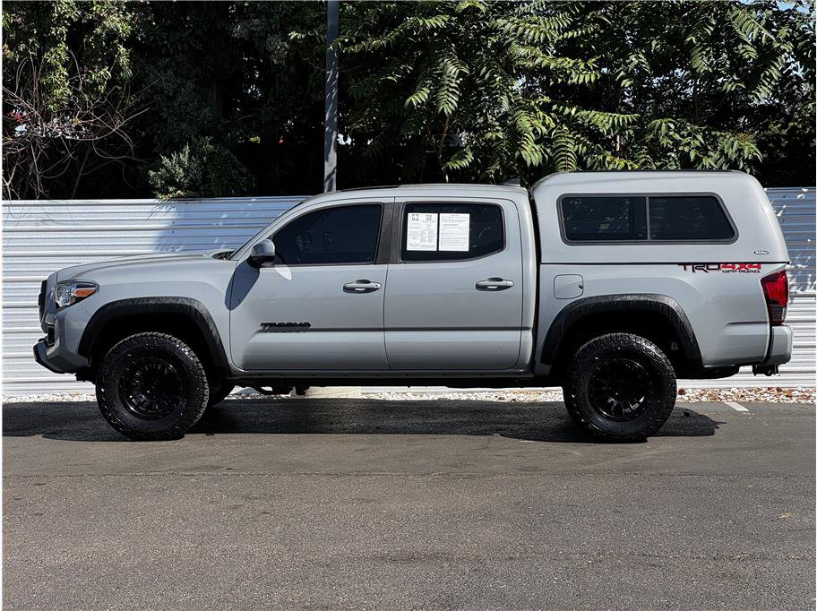 Used 2019 Toyota Tacoma TRD Off-Road AWD/4WD image 13
