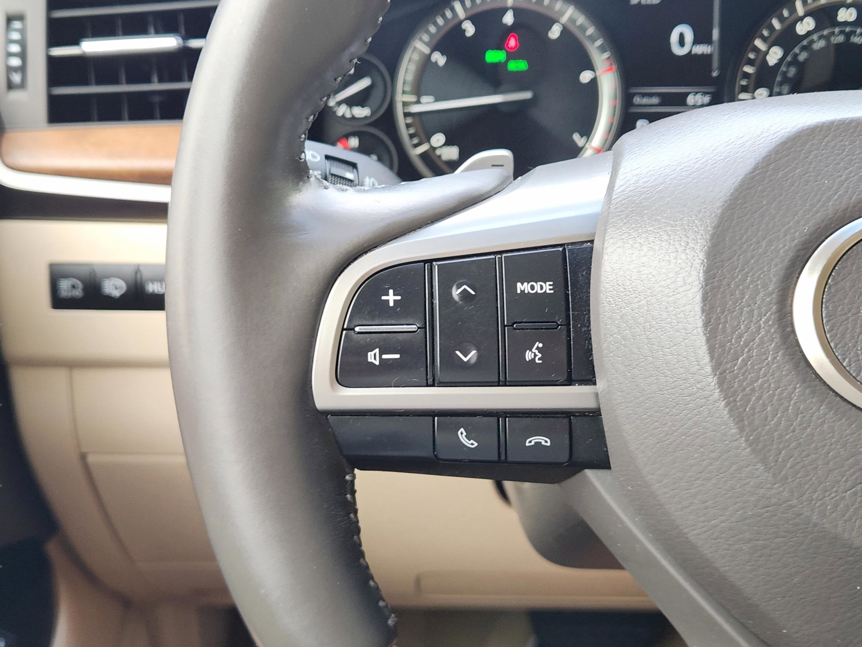 Used 2020 Lexus LX 570 4WD w/ Luxury Package image 12