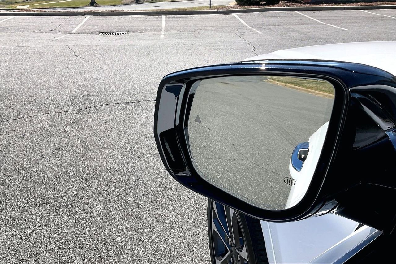 Certified 2023 Jeep Grand Cherokee Overland w/ Luxury Tech Group IV image 30