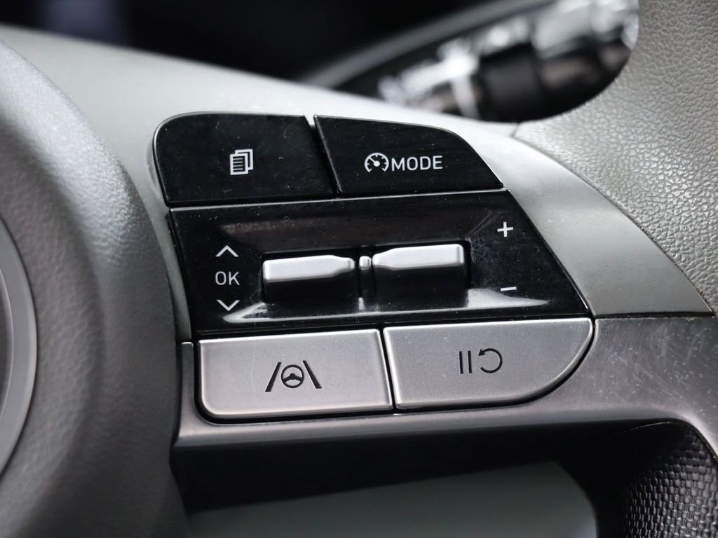 Used 2022 Hyundai Elantra SEL w/ Preferred Accessory Package image 17