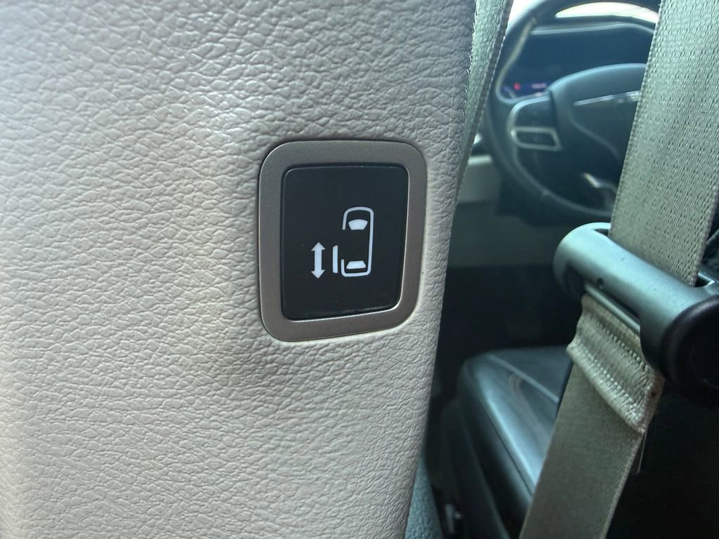 Used 2020 Chrysler Pacifica Touring-L w/ Advanced Safetytec Group image 18