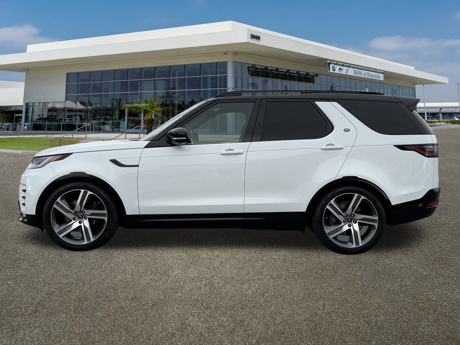 Used 2023 Land Rover Discovery Metropolitan Edition image 6